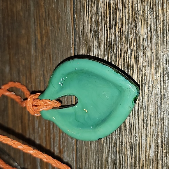 Glass pendant necklace - Picture 2 of 3